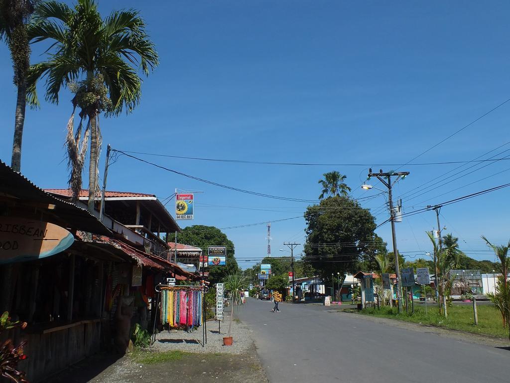 Cabinas Caribe Luna Cahuita Exterior foto