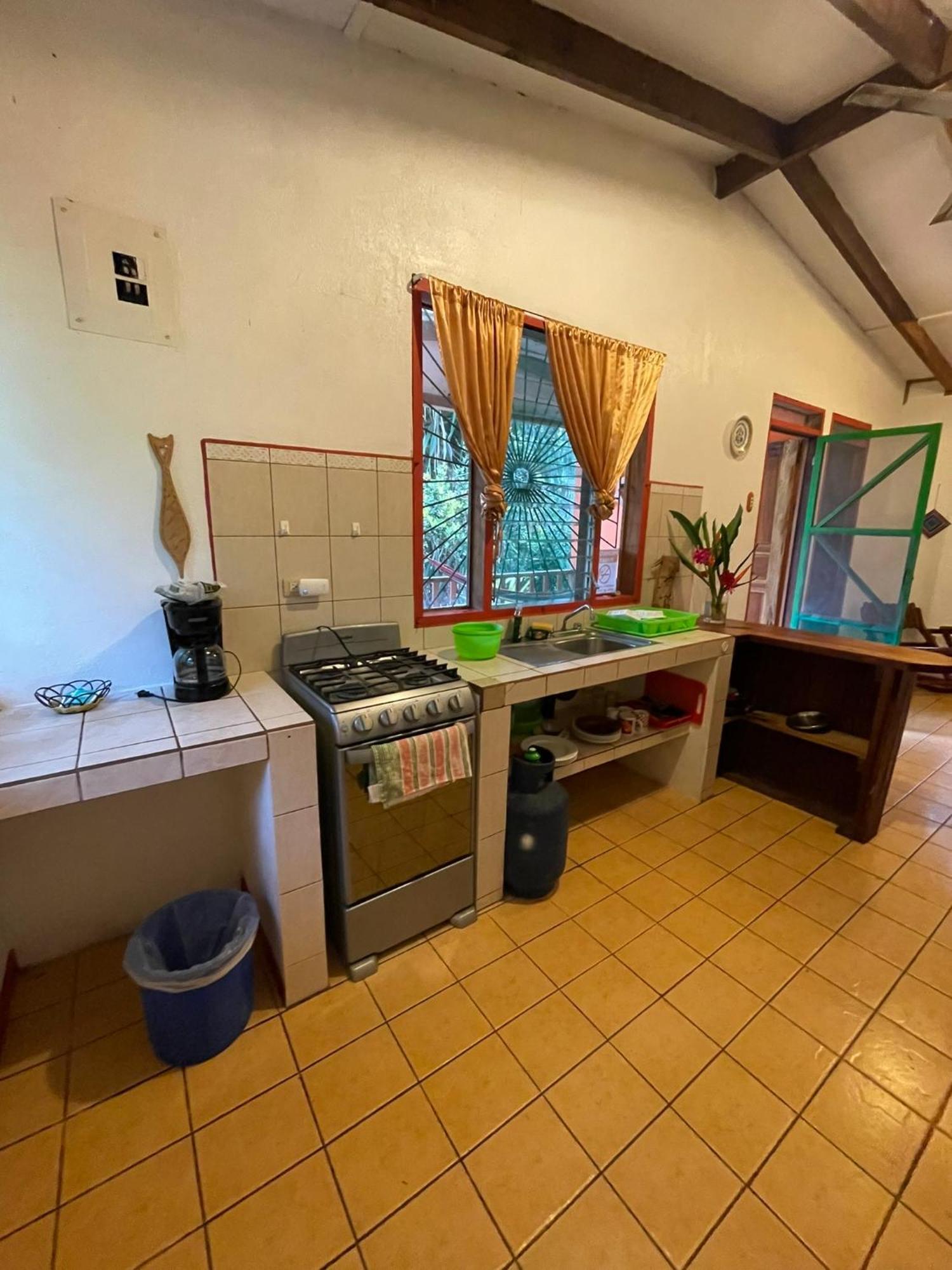Cabinas Caribe Luna Cahuita Exterior foto