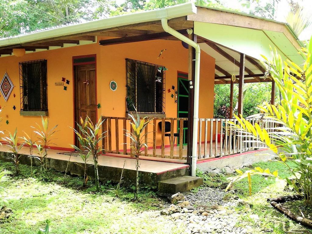 Cabinas Caribe Luna Cahuita Exterior foto